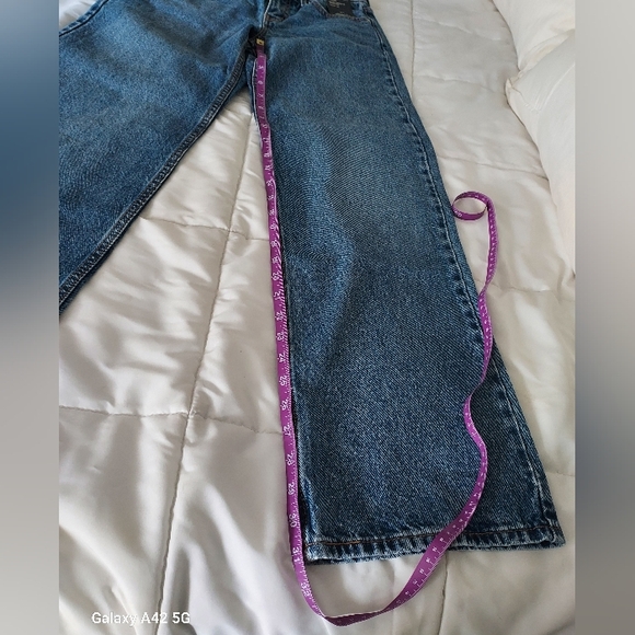 NWT Levi's premium low loose jeans, 100 percent cotton, 25x32 - Picture 2 of 9